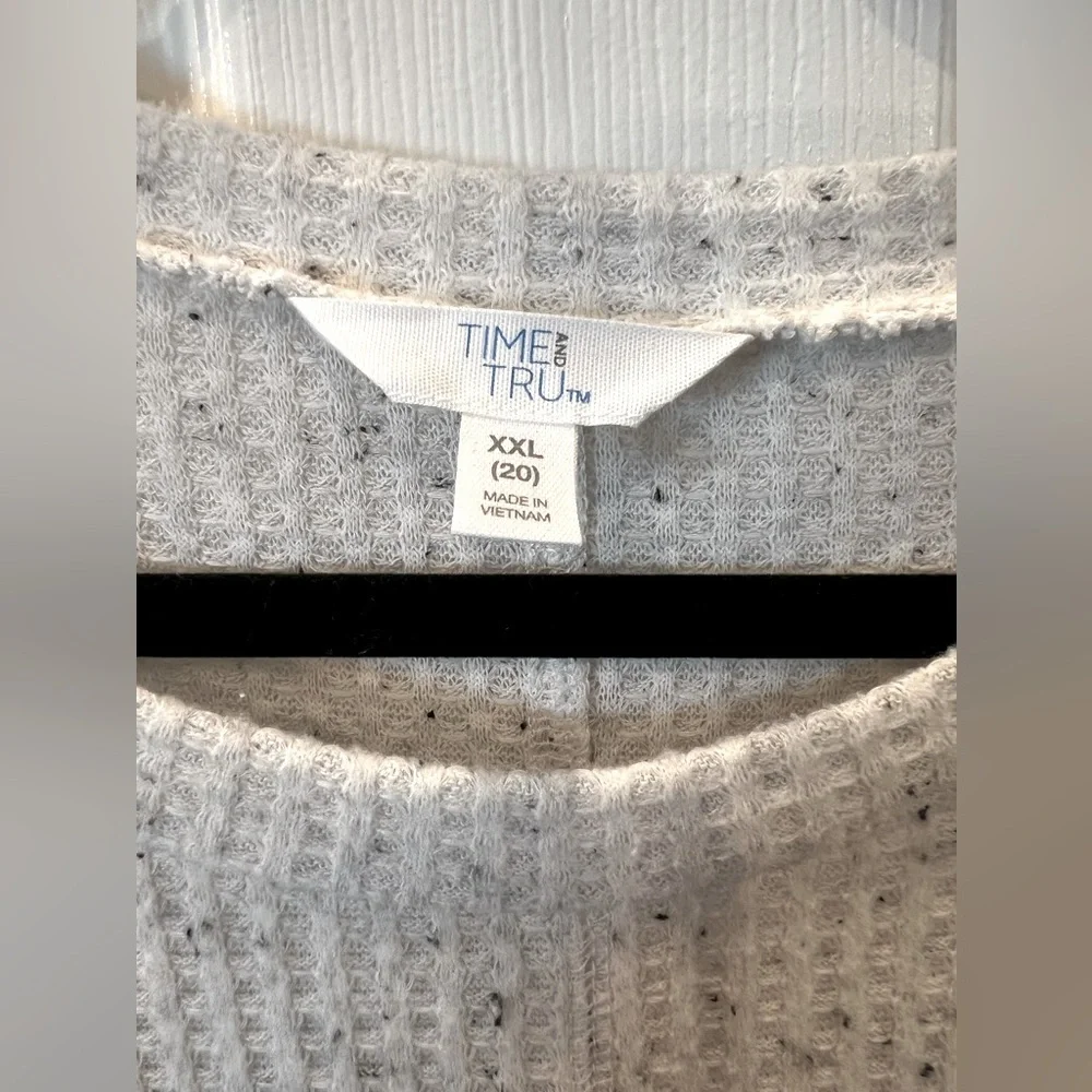 XXL gray long sleeve sweater plus size like new - Picture 3 of 3